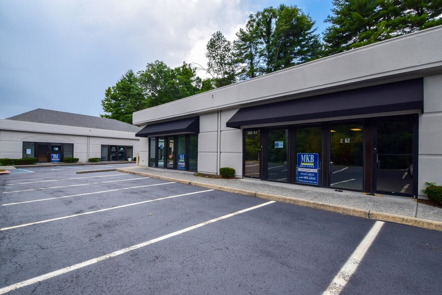 2350-2362 Peters Creek Rd, Roanoke, VA for lease - Building Photo - Image 2 of 6