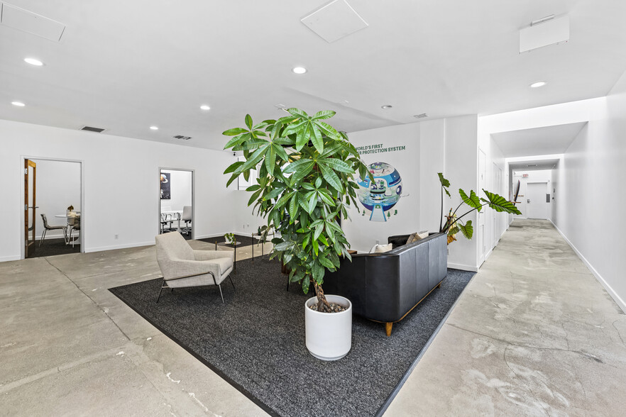 2218 Main St, Santa Monica, CA for lease - Building Photo - Image 3 of 14