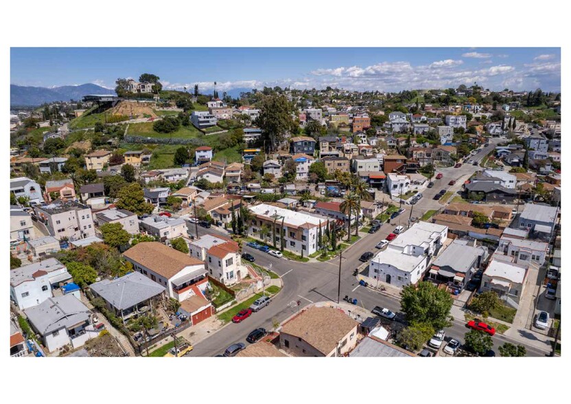 1102 N Stone St, Los Angeles, CA for sale - Primary Photo - Image 1 of 1