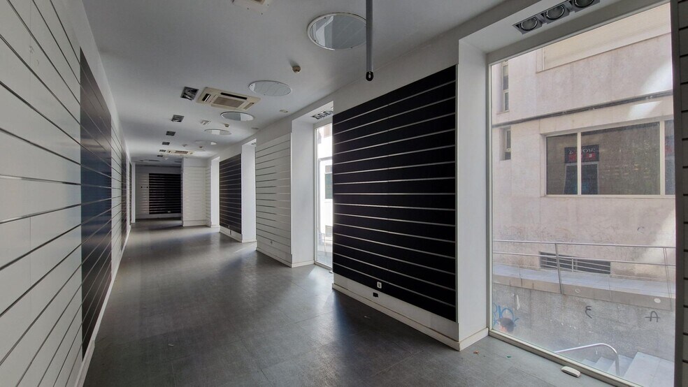 Retail in Ourense for lease - Building Photo - Image 2 of 12