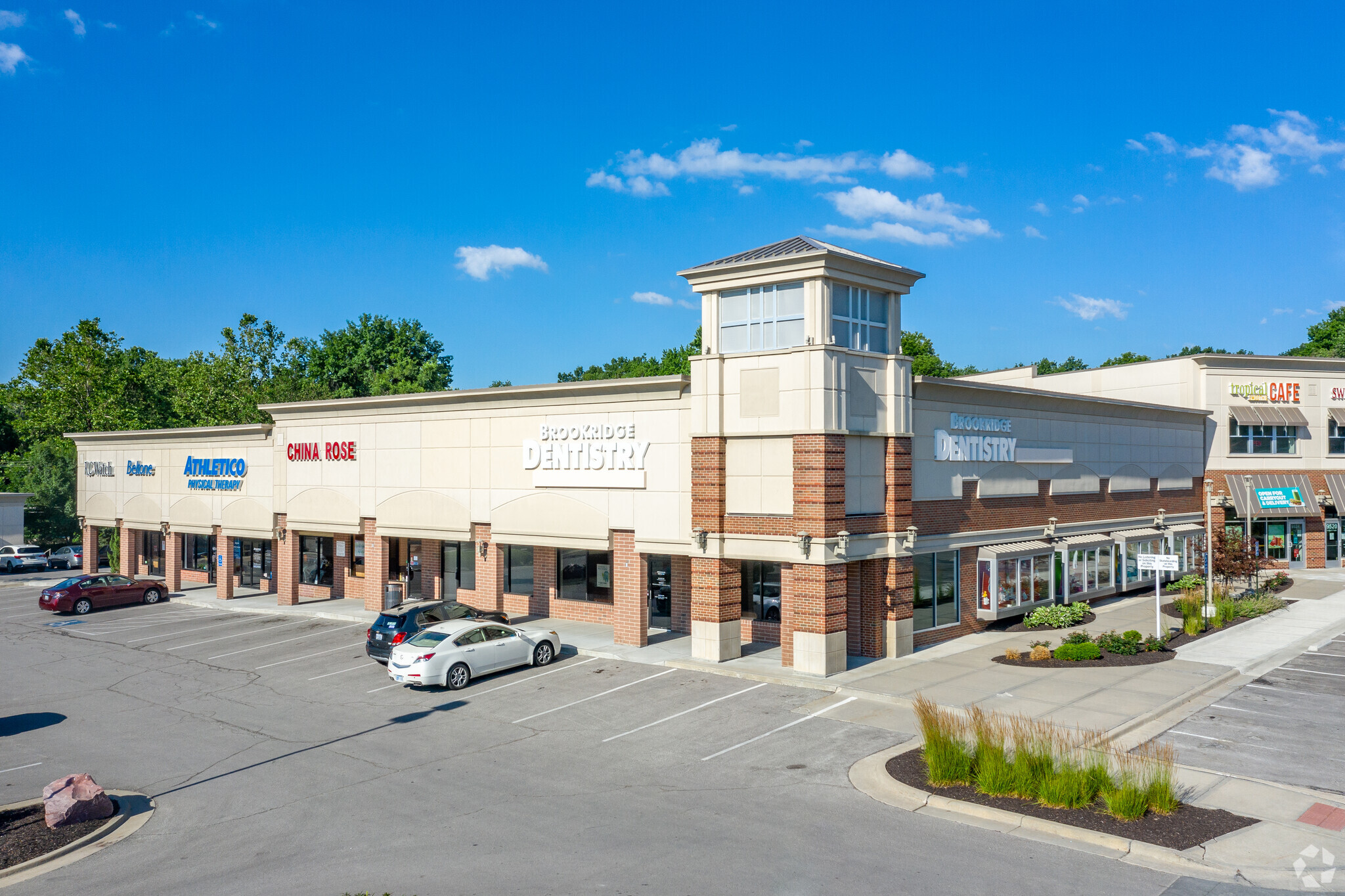 8701-8909 W 95th St, Overland Park, KS for lease Building Photo- Image 1 of 9