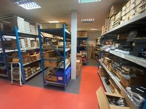 14a Cranborne Industrial Estate rd, Potters Bar for lease Interior Photo- Image 2 of 11