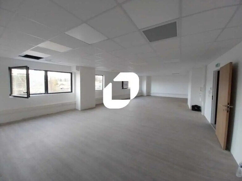 Office in Fabrègues for lease - Interior Photo - Image 2 of 4