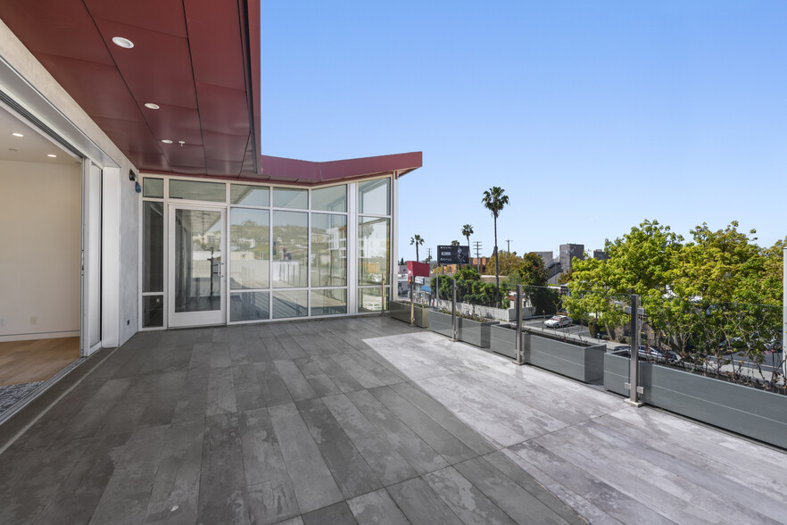 920 N Fairfax Ave, West Hollywood, CA for lease - Building Photo - Image 2 of 22