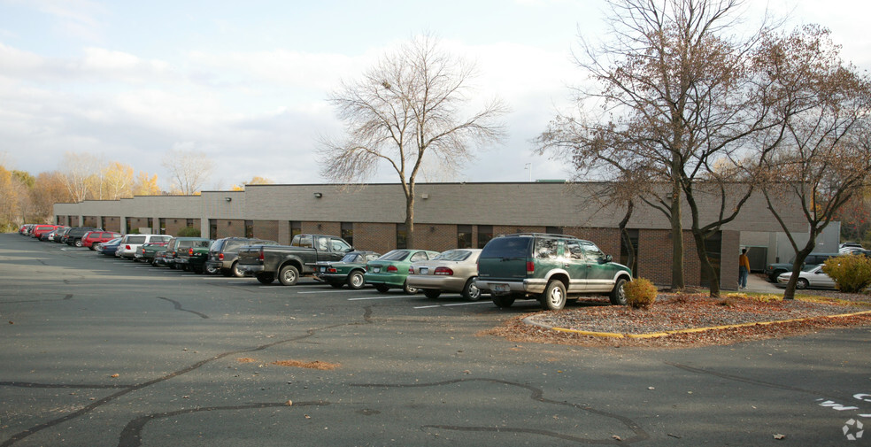 15225-15305 Minnetonka Blvd, Minnetonka, MN for lease - Building Photo - Image 3 of 13