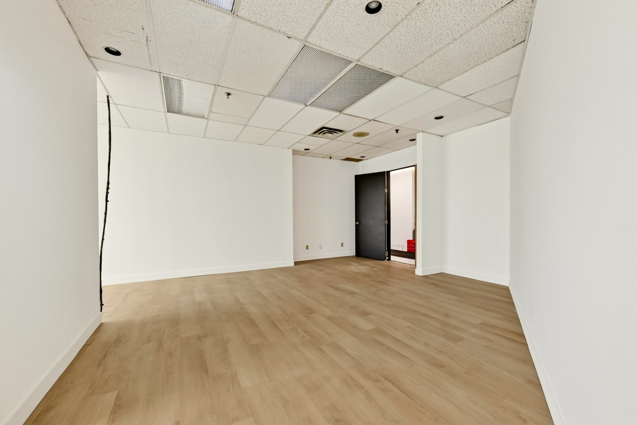 12905 Rue Sherbrooke E, Montréal, QC for lease Interior Photo- Image 1 of 6