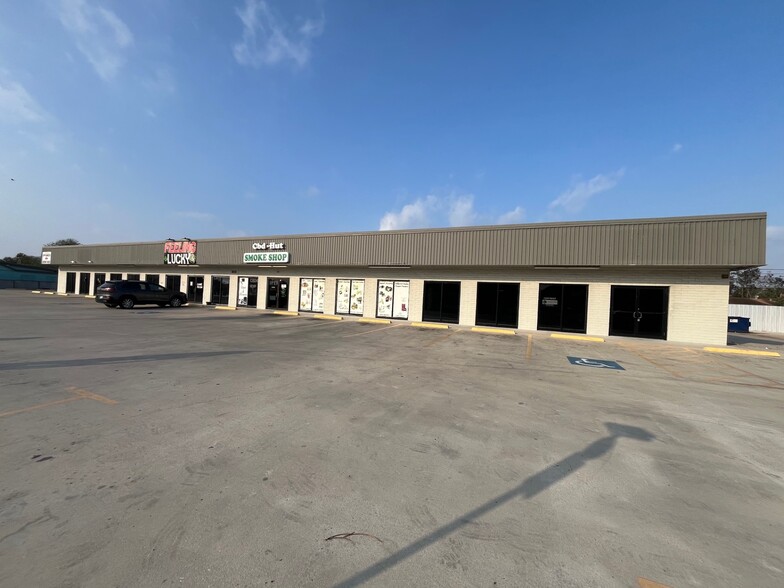 933 Airline Rd, Corpus Christi, TX for lease - Building Photo - Image 2 of 7