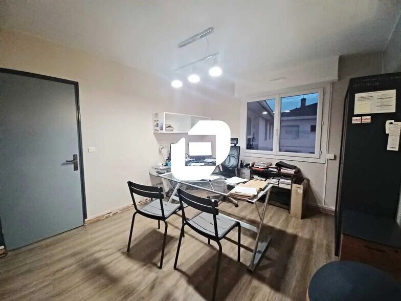 Office in Cenon for lease - Interior Photo - Image 3 of 6