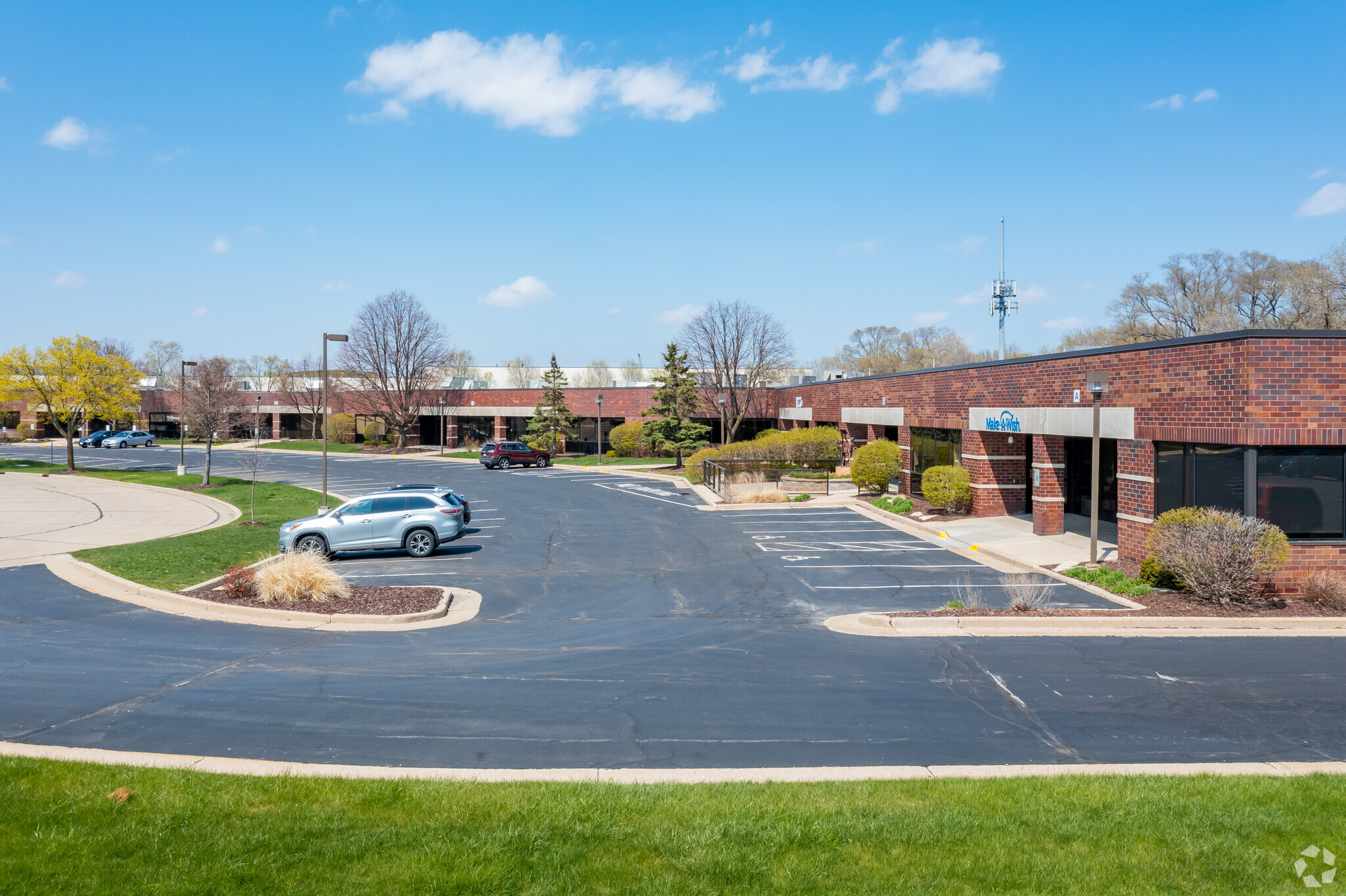 11020 W Plank Ct, Wauwatosa, WI for sale Building Photo- Image 1 of 1