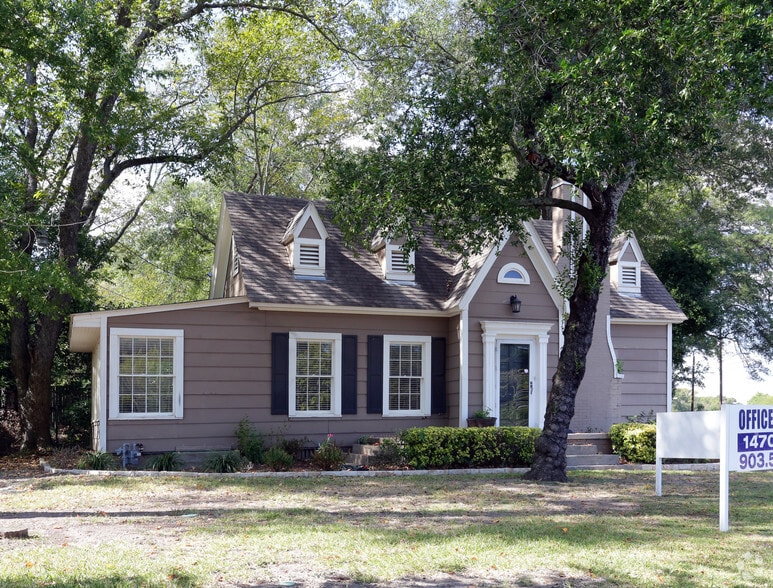 2103 S Fleishel Ave, Tyler, TX for sale - Building Photo - Image 2 of 2