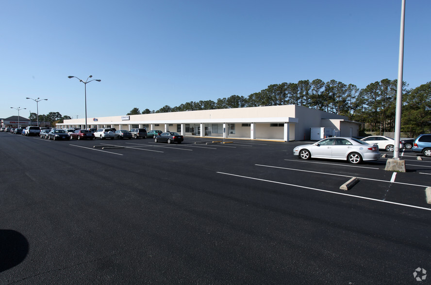 2212-2234 S 17th St, Wilmington, NC for lease - Building Photo - Image 2 of 3