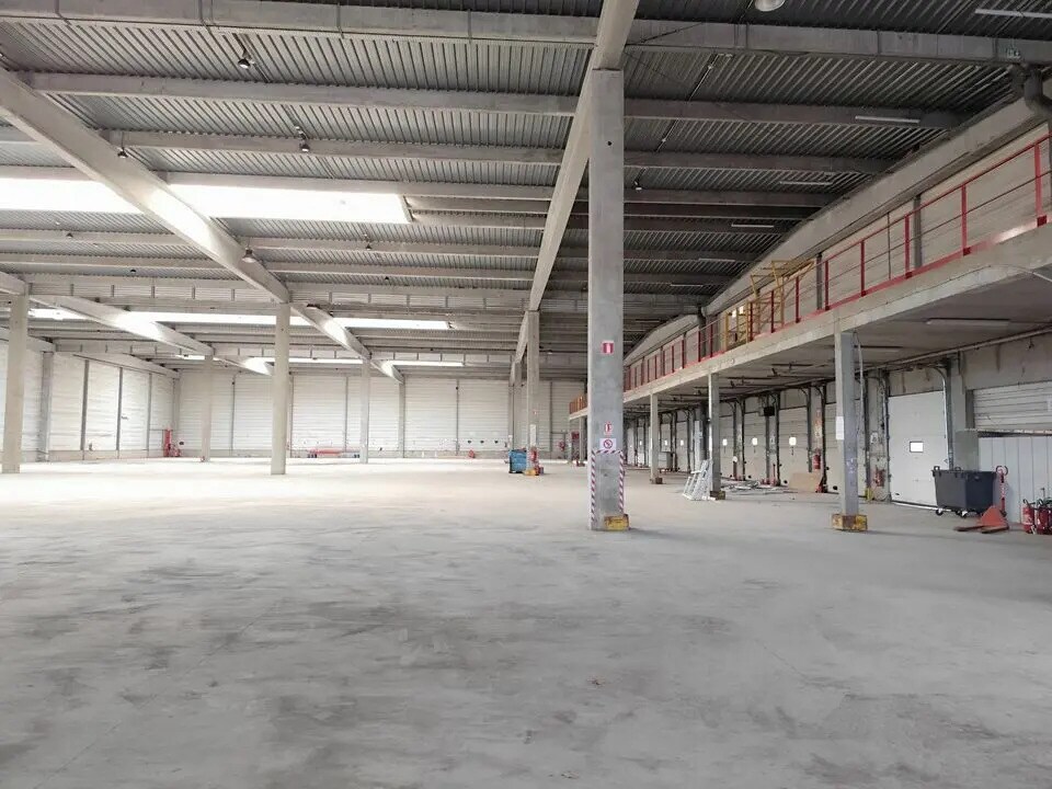 Industrial in Maurepas for lease Building Photo- Image 1 of 3