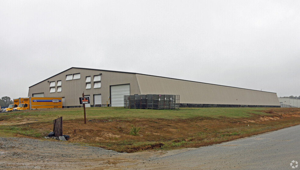 202 Industrial Dr, Emporia, VA for lease - Building Photo - Image 3 of 16