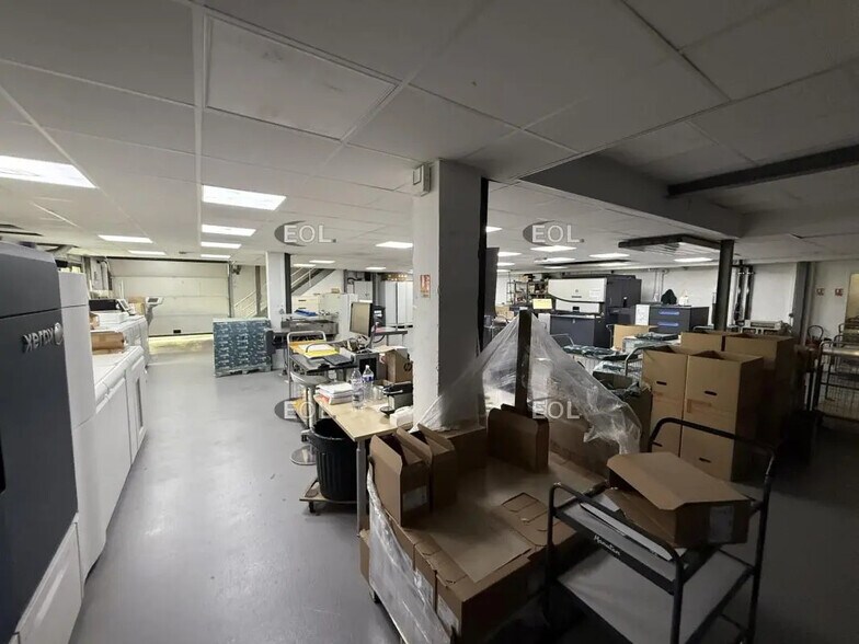 Flex in Neuilly-Plaisance for lease - Interior Photo - Image 3 of 13