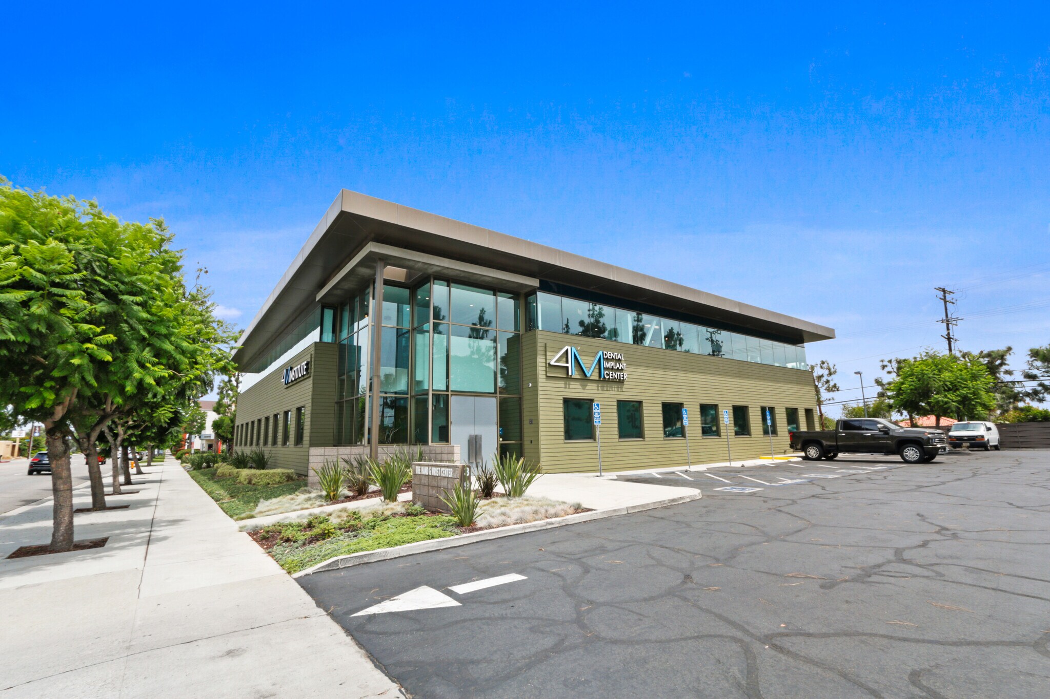 3918 Long Beach Blvd, Long Beach, CA for lease Building Photo- Image 1 of 7