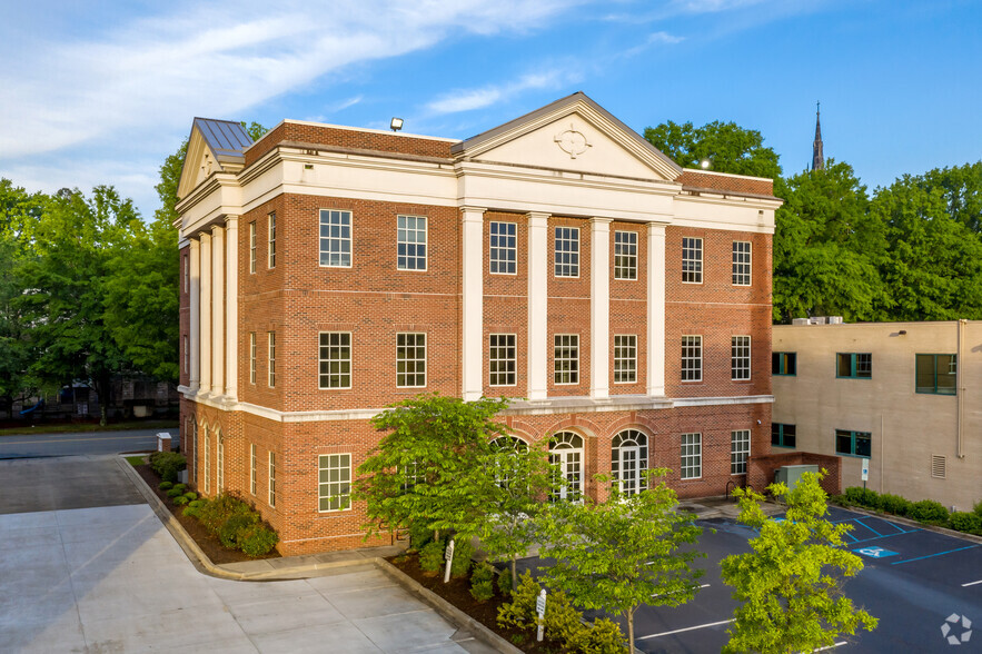 1057 E Morehead St, Charlotte, NC for lease - Primary Photo - Image 1 of 4