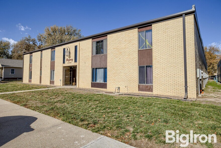 633 E 10th St, York, NE for sale - Building Photo - Image 1 of 99