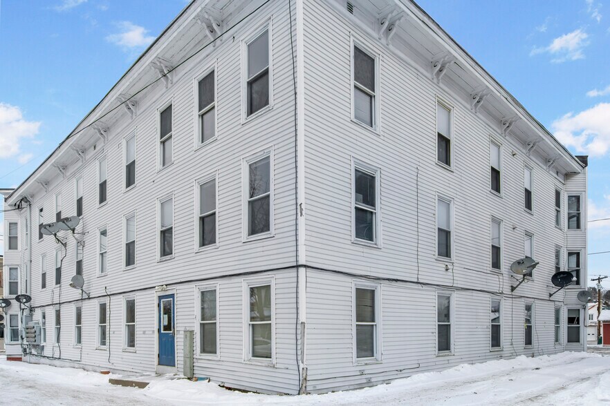 4 Elm St, Lancaster, NH 03584