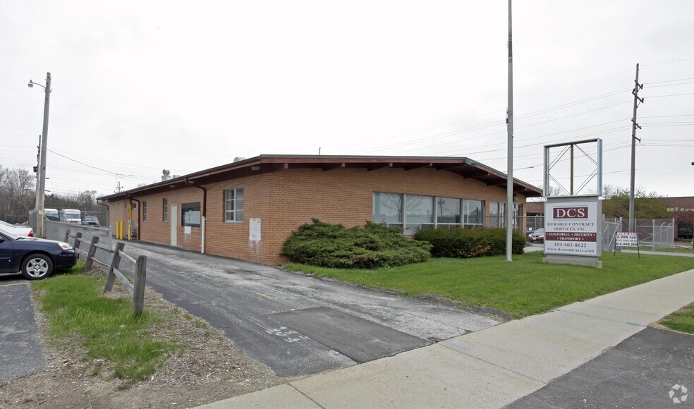 8400 W Silver Spring Dr, Milwaukee, WI for lease - Primary Photo - Image 1 of 3