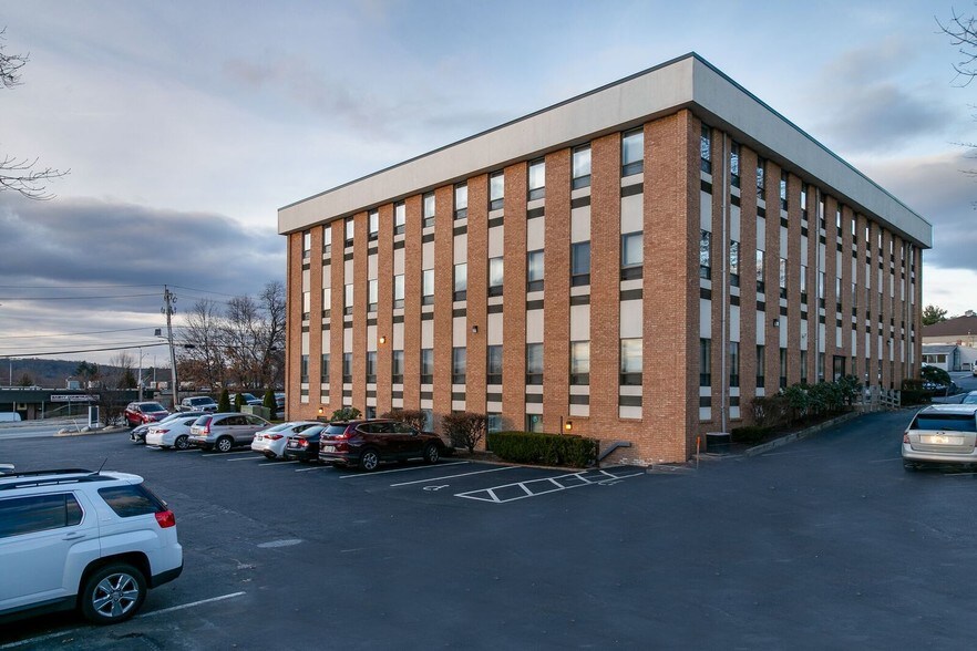 1150 New London Ave, Cranston, RI 02920