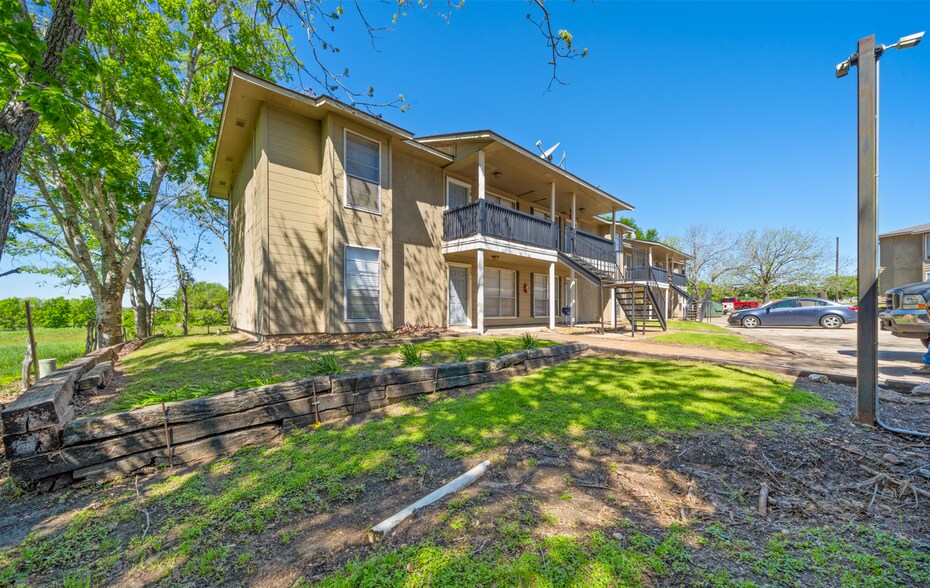 601 N Lancaster St, Moulton, TX 77975 Lancaster Living Apartments