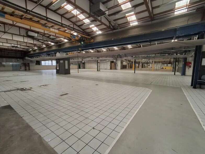 Industrial in Oyonnax for sale - Interior Photo - Image 2 of 7