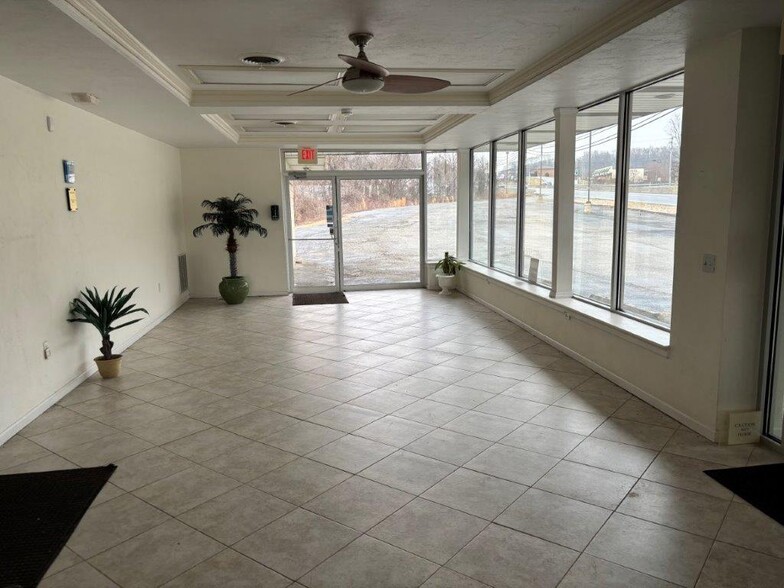 4988 Route 30, Greensburg, PA for lease - Building Photo - Image 3 of 7