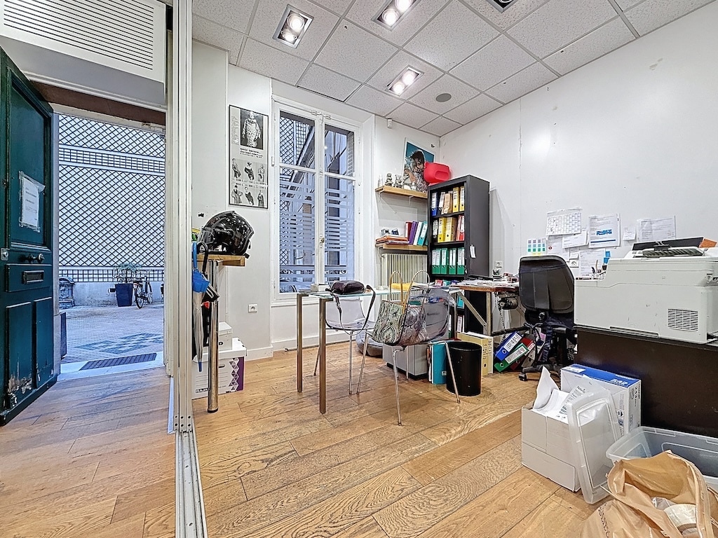Rue La Boétie, Paris for lease Interior Photo- Image 1 of 11