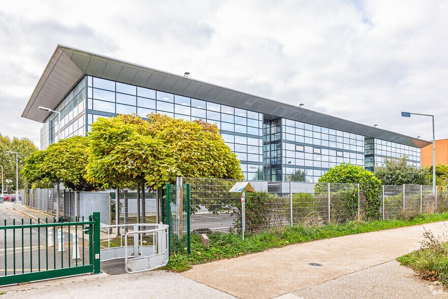 9 Rue Du Haras, Nanterre for lease - Building Photo - Image 2 of 2