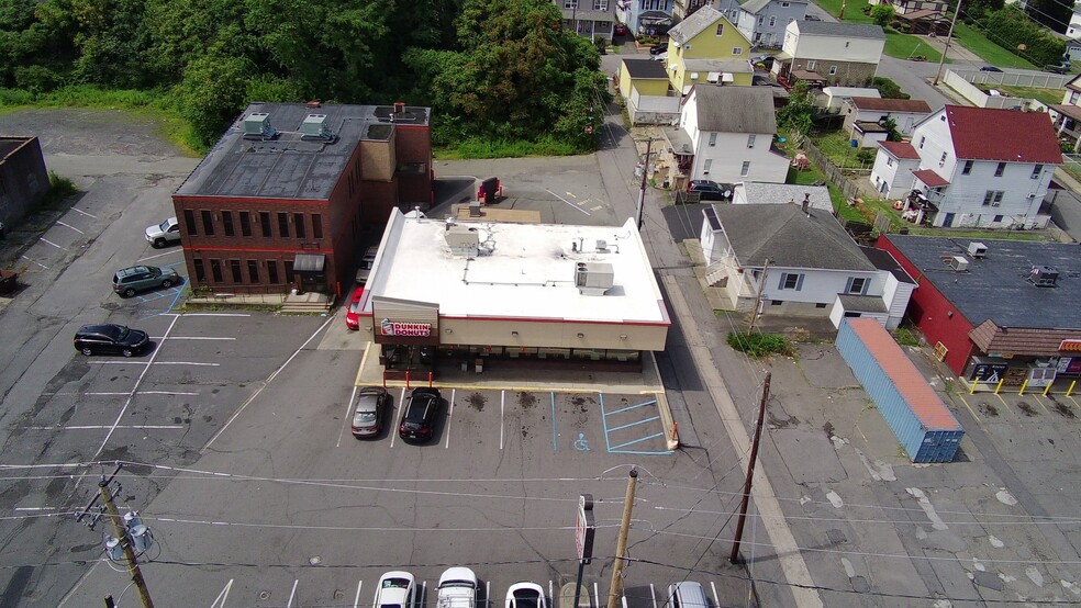 Dunkin' Donuts & Dark Omni Health portfolio of 2 properties for sale on LoopNet.com - Building Photo - Image 2 of 3