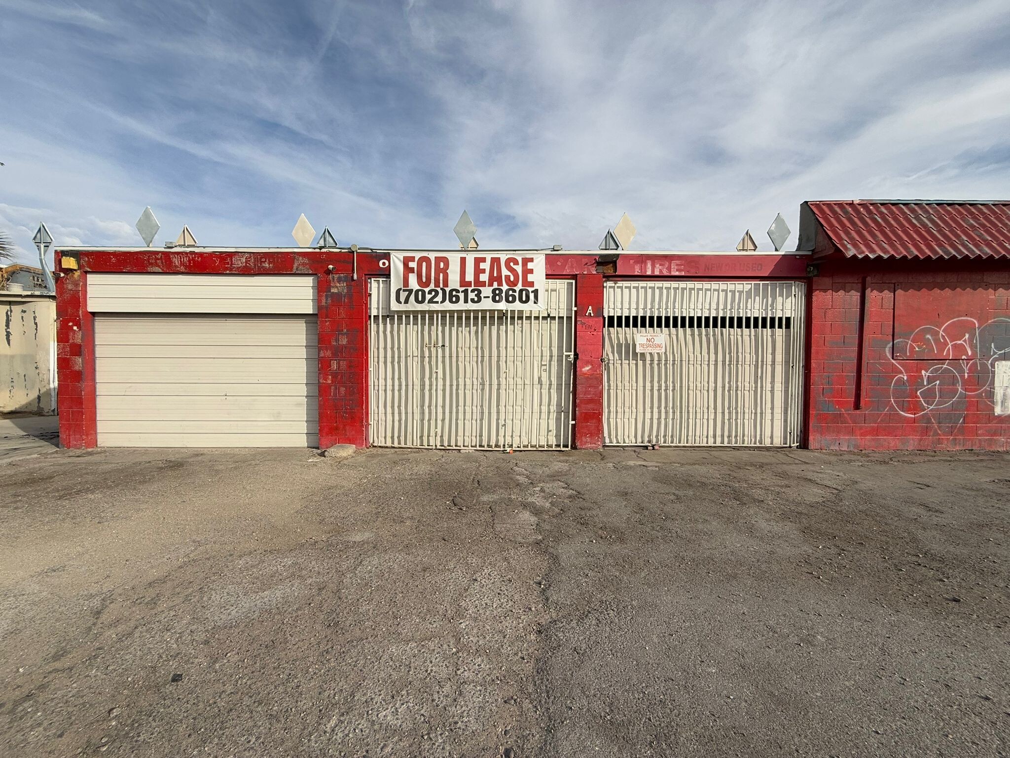 1961 E Charleston Blvd, Las Vegas, NV for lease Building Photo- Image 1 of 5