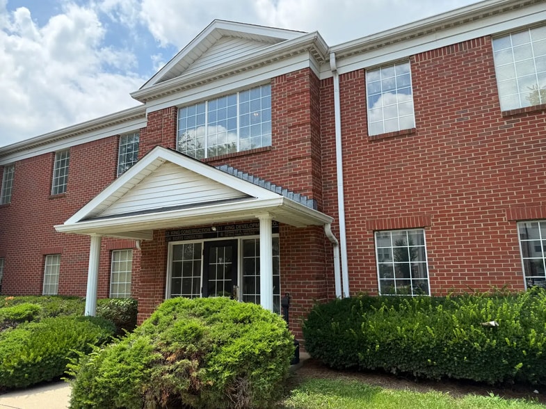 10629 Henning Way, Louisville, KY for lease - Building Photo - Image 2 of 2