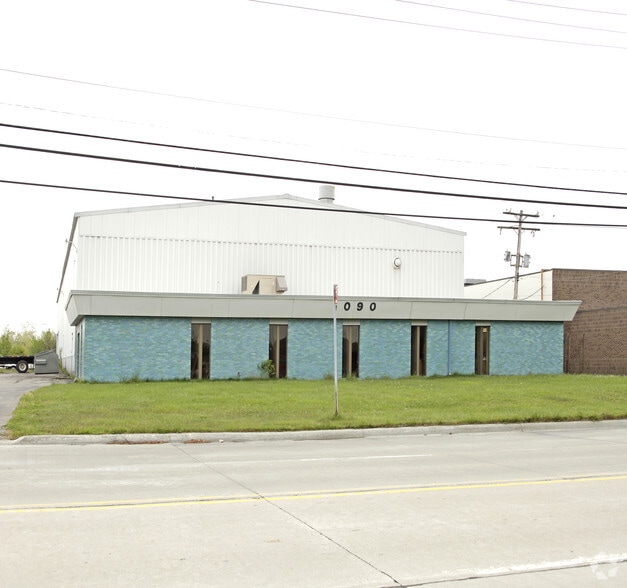 1090 Chicago Rd, Troy, MI for sale - Primary Photo - Image 1 of 1