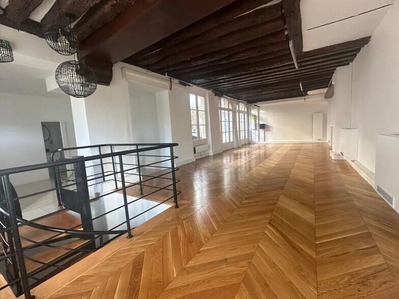 Office in Paris for lease - Building Photo - Image 3 of 10