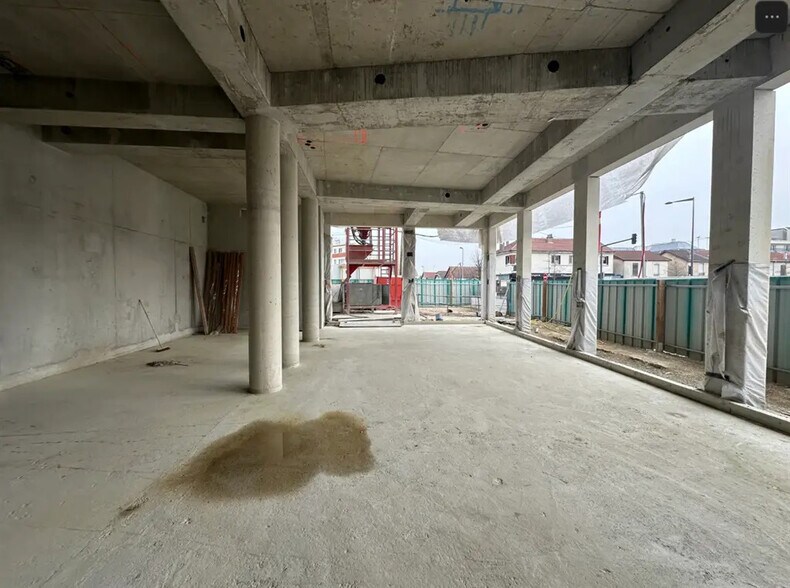 79 Av Du Mal De Lattre De Tassigny, Créteil for lease - Building Photo - Image 2 of 12