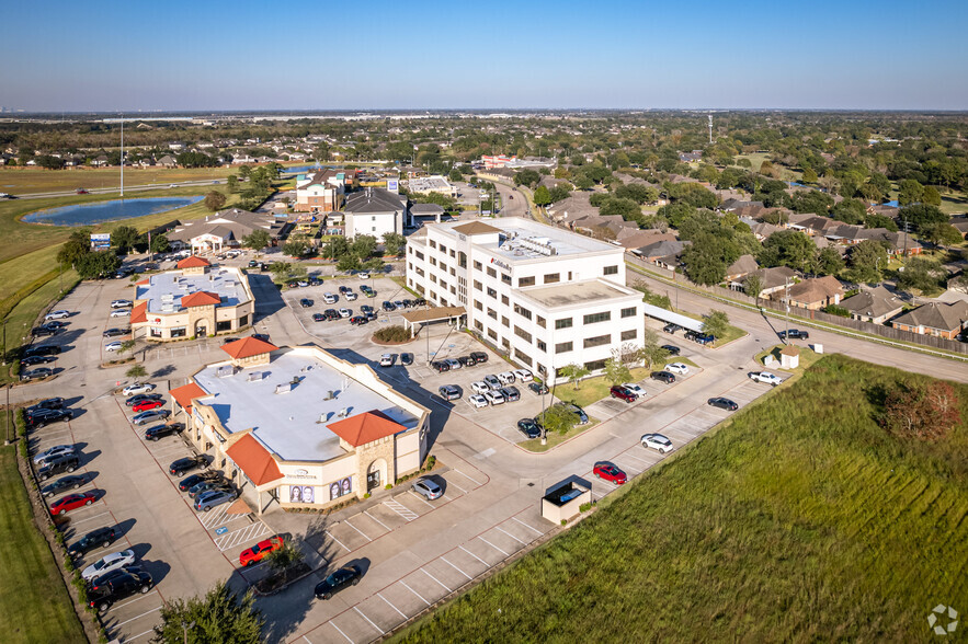 1910 -1920-1930 Country Place Pky, Pearland, TX for lease - Aerial - Image 2 of 10