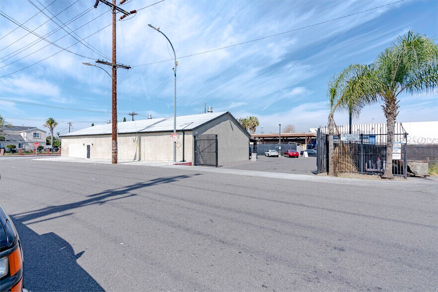 6136-6142 Walker Ave, Maywood, CA for sale - Building Photo - Image 2 of 6