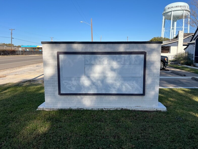 6856 Boulevard 26, Richland Hills, TX for lease - Building Photo - Image 3 of 5