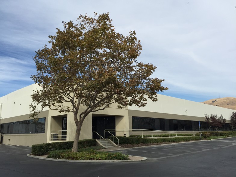 48621-48633 Warm Springs Blvd, Fremont, CA for lease - Primary Photo - Image 1 of 4