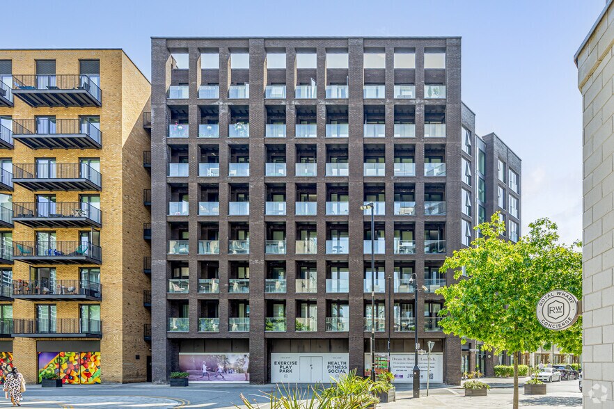 Royal Crest Avenue, London for sale - Building Photo - Image 3 of 4