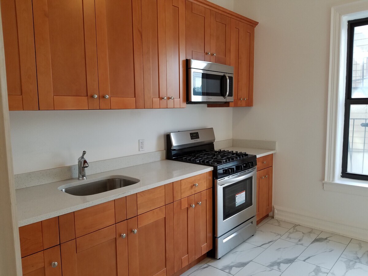 6 ster Ave, New Rochelle, NY 10801