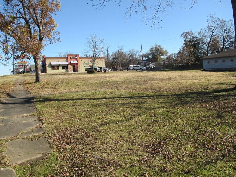 702 E Jackson St, Hugo, OK for sale - Building Photo - Image 1 of 1