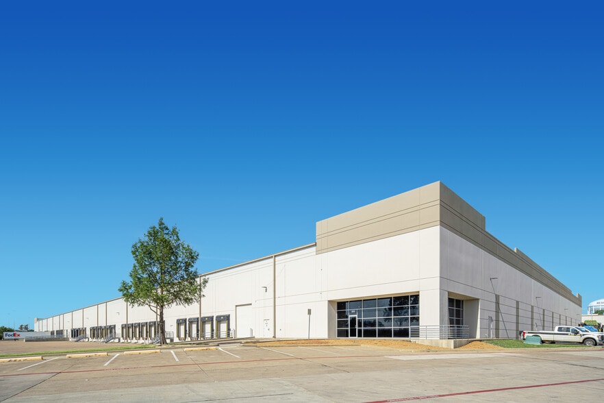 4401 Samuell Blvd, Mesquite, TX for lease - Commercial Listing Video - Image 2 of 9