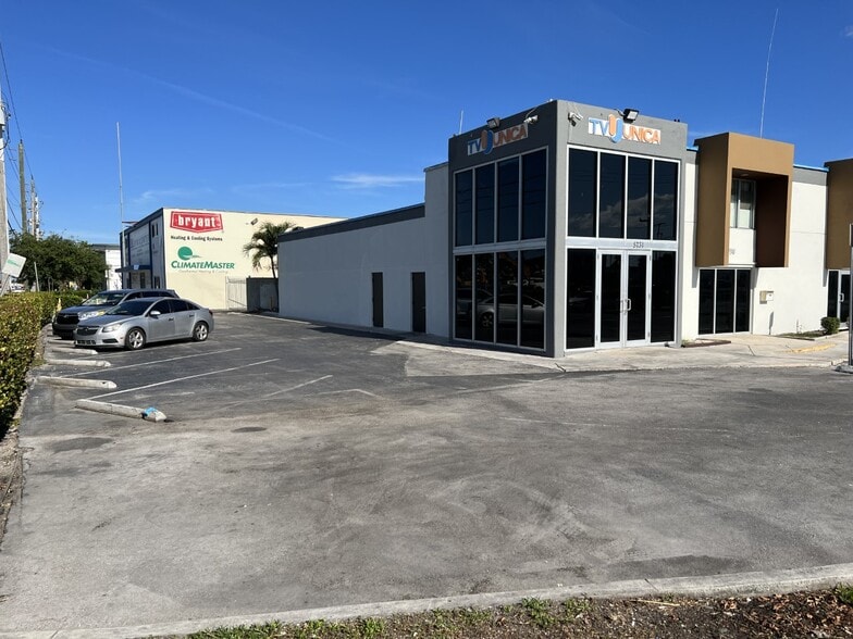 5701-5731 NW 74th Ave, Miami, FL for lease - Building Photo - Image 3 of 10
