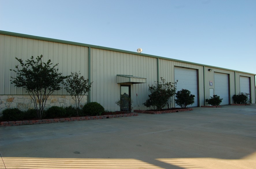 8200 N Interstate 45 Service Rd, Palmer, TX for lease - Building Photo - Image 2 of 6