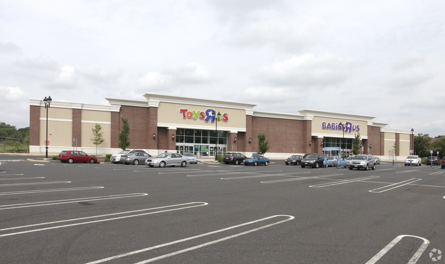 581623 Route 18, East Brunswick, NJ 08816 Summerhill Square