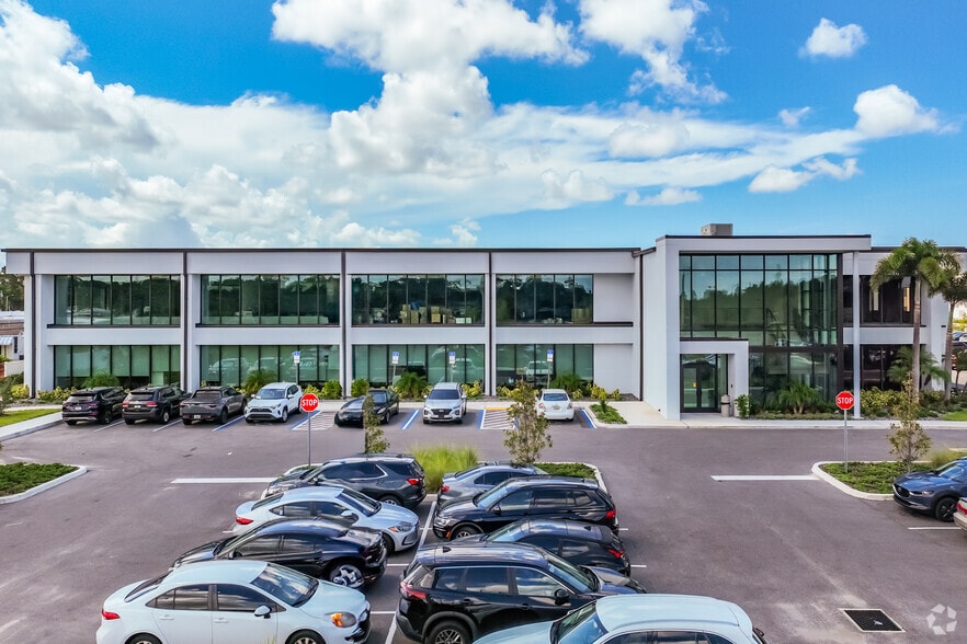 8550 Ulmerton Rd, Largo, FL for lease - Building Photo - Image 2 of 4