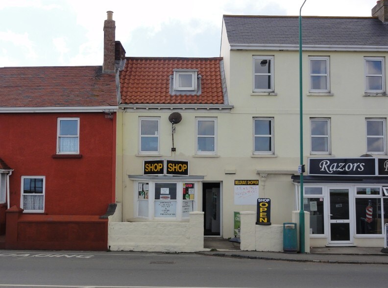 Les Banques, Guernsey for sale - Primary Photo - Image 1 of 1