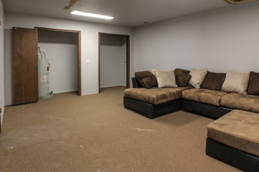 6001 Nw Expressway, Oklahoma City, OK for sale - Interior Photo - Image 3 of 191