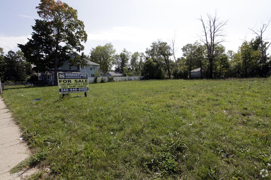 160 Auburn Rd, Pontiac, MI for sale - Primary Photo - Image 1 of 3